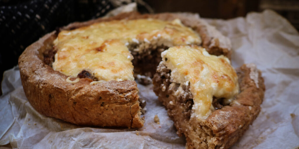 Keto pie with minced meat.