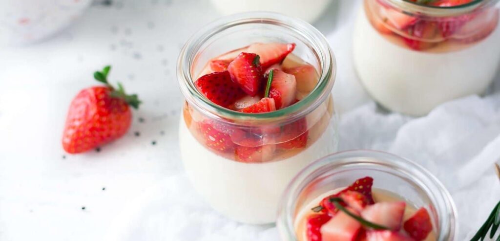 délicieux yaourt aux fraises fraîches