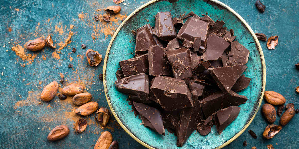 le chocolat noir avec un pourcentage élevé de cacao peut être votre collation céto préférée