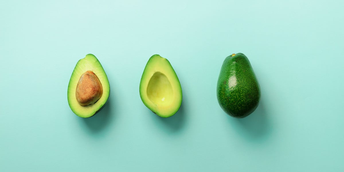 l'avocat est une excellente source de graisses et les graisses saines sont le niveau 1 de la pyramide alimentaire céto