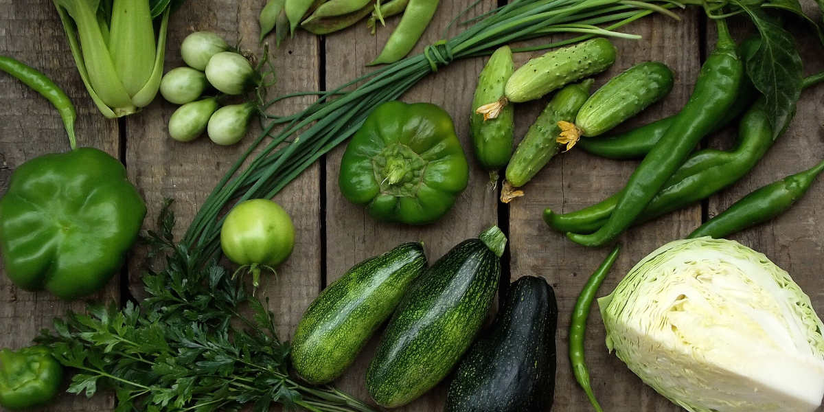 les légumes à feuilles sont la principale source de glucides dans la pyramide alimentaire cétogène