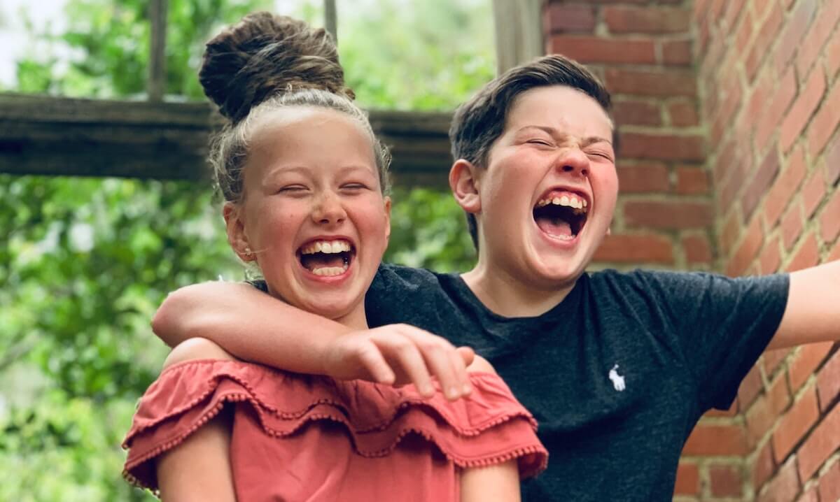 même les enfants peuvent bénéficier du yoga du rire