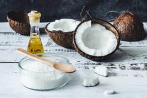 mangez plus de bonnes choses comme l'huile de coco et l'ail pour lutter contre la levure