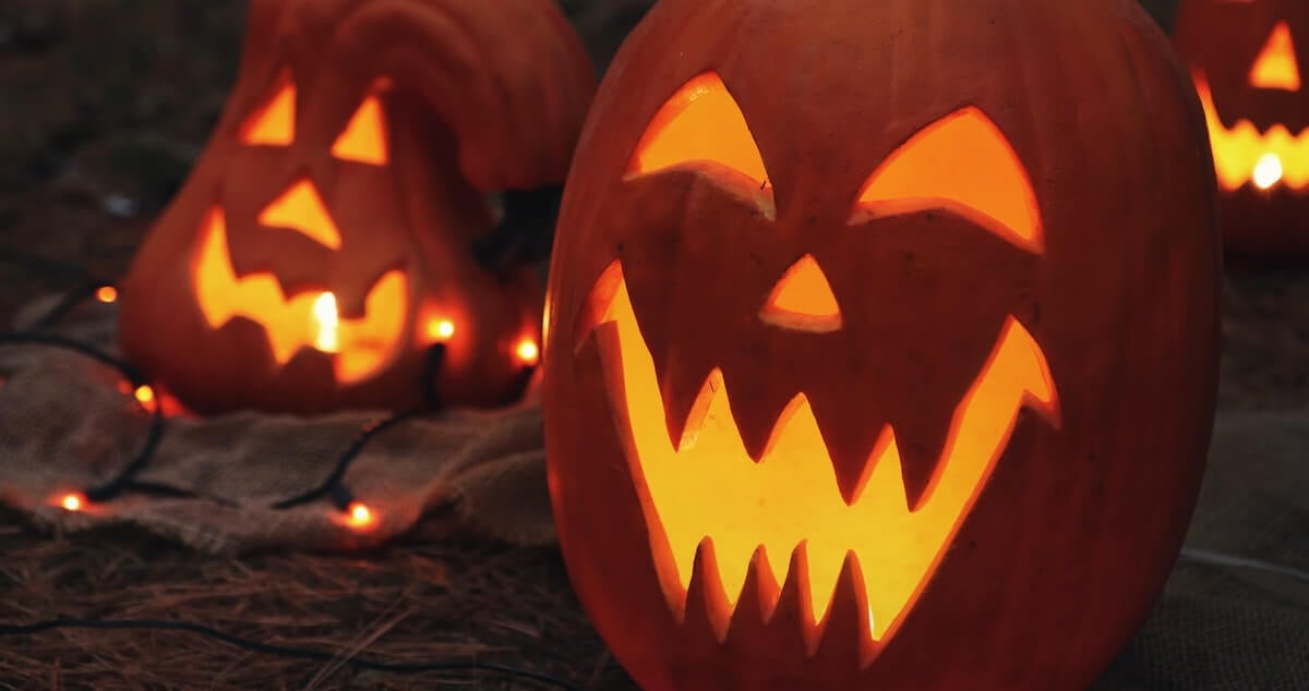 Halloween et la sculpture de citrouilles sont des activités d'automne populaires