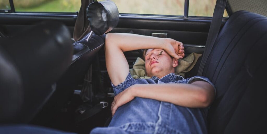 petite sieste dans la voiture
