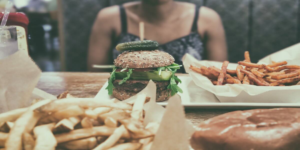 Dimenticati di hamburger e patatine fritte se stai cercando di attivare la chetosi!