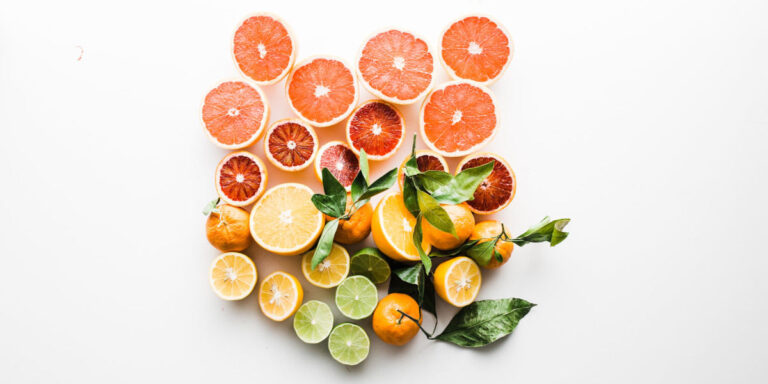 Le arance sono ricche di vitamina C che può aiutare ad aumentare le difese immunitarie.
