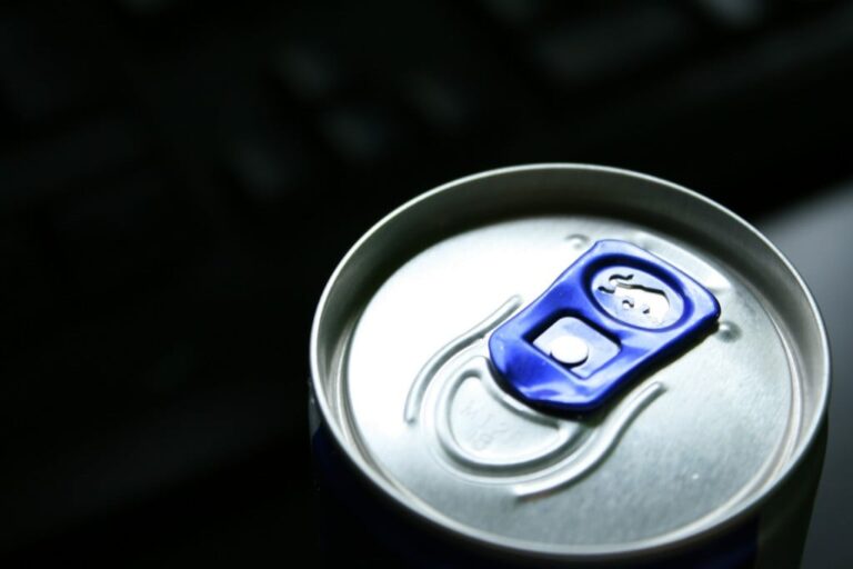 Die Gefahr in der Dose: Sind Energy Drinks schädlich?