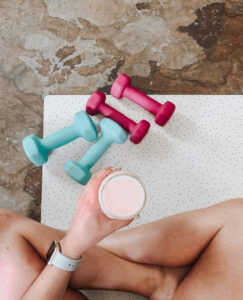 Alkoholkonsum nach dem Training kann die Proteinsynthese verhindern und so das Muskelwachstum verlangsamen