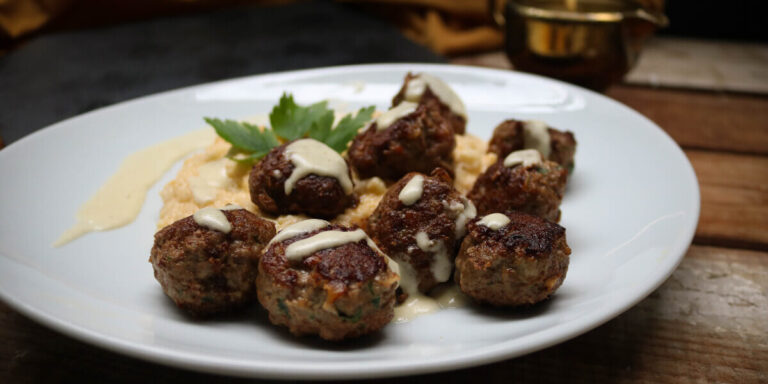 Keto Meatballs With Cauliflower Mash And Gravy