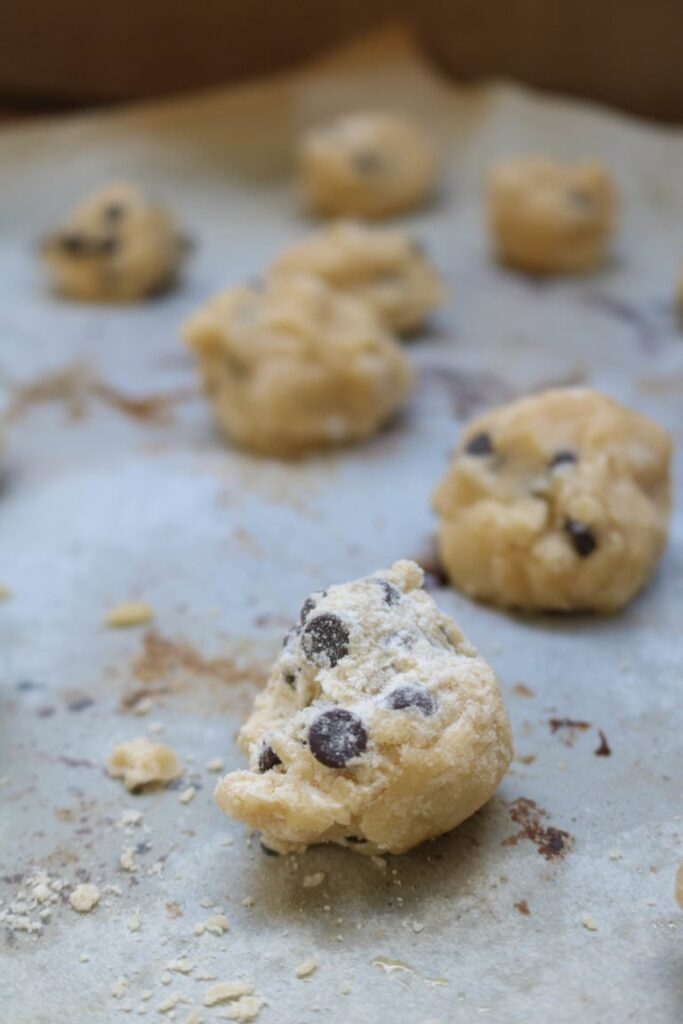 keto-chocolate-chip-cookies-05