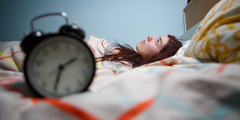 femme allongée dans son lit